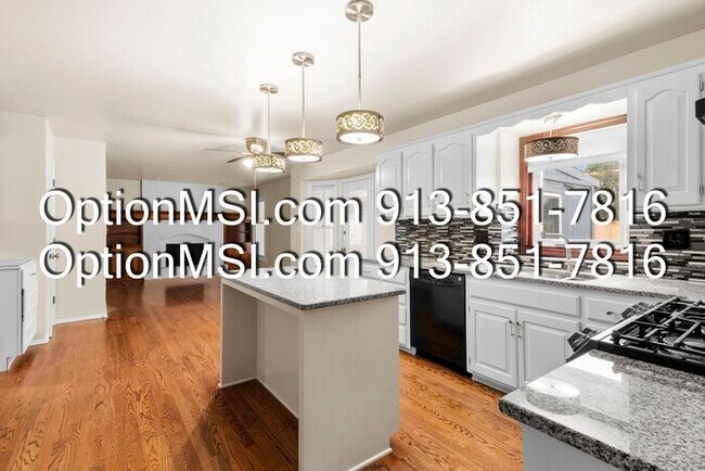 Building Photo - Welcome home to this charming two-story in South Woods subdivision