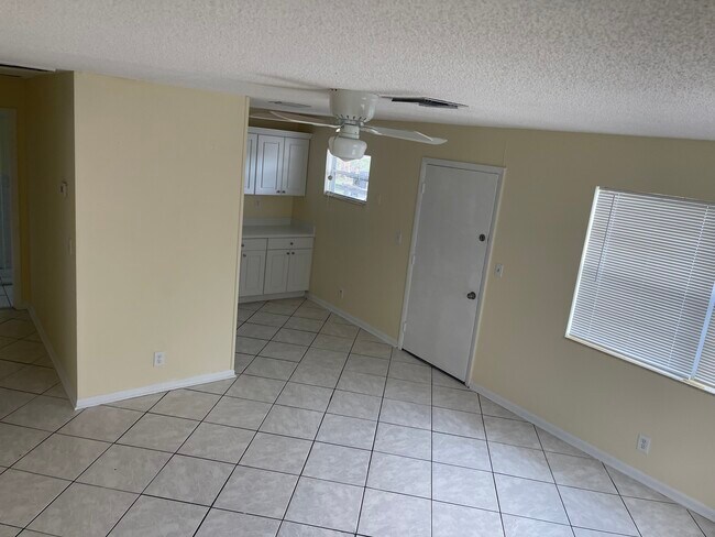 Building Photo - 333 Perry Ave