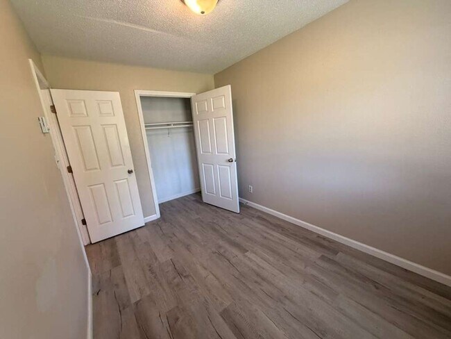 Building Photo - 140 Chapel Dr