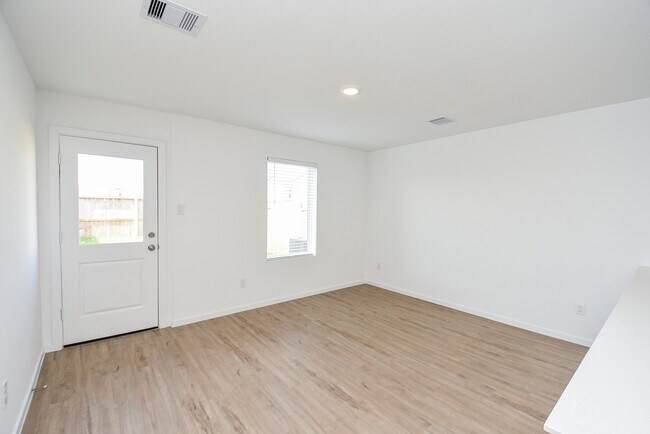 Building Photo - 21430 Carosella Dr