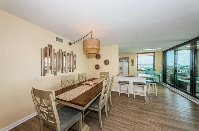 Building Photo - 6291 Bahia Del Mar Cir N