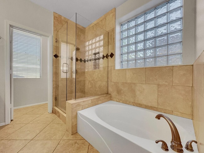 Building Photo - 261 N Nash Way