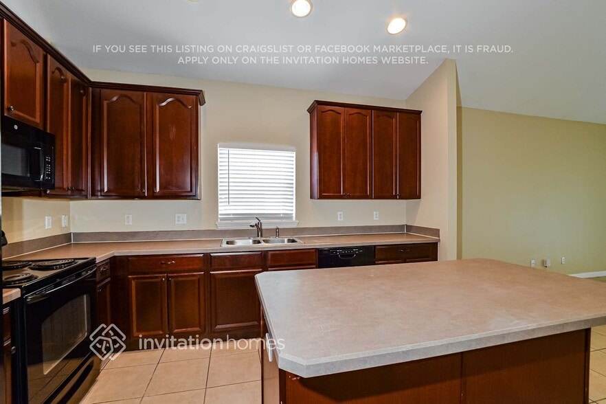 Building Photo - 7957 Rex Hill Trail