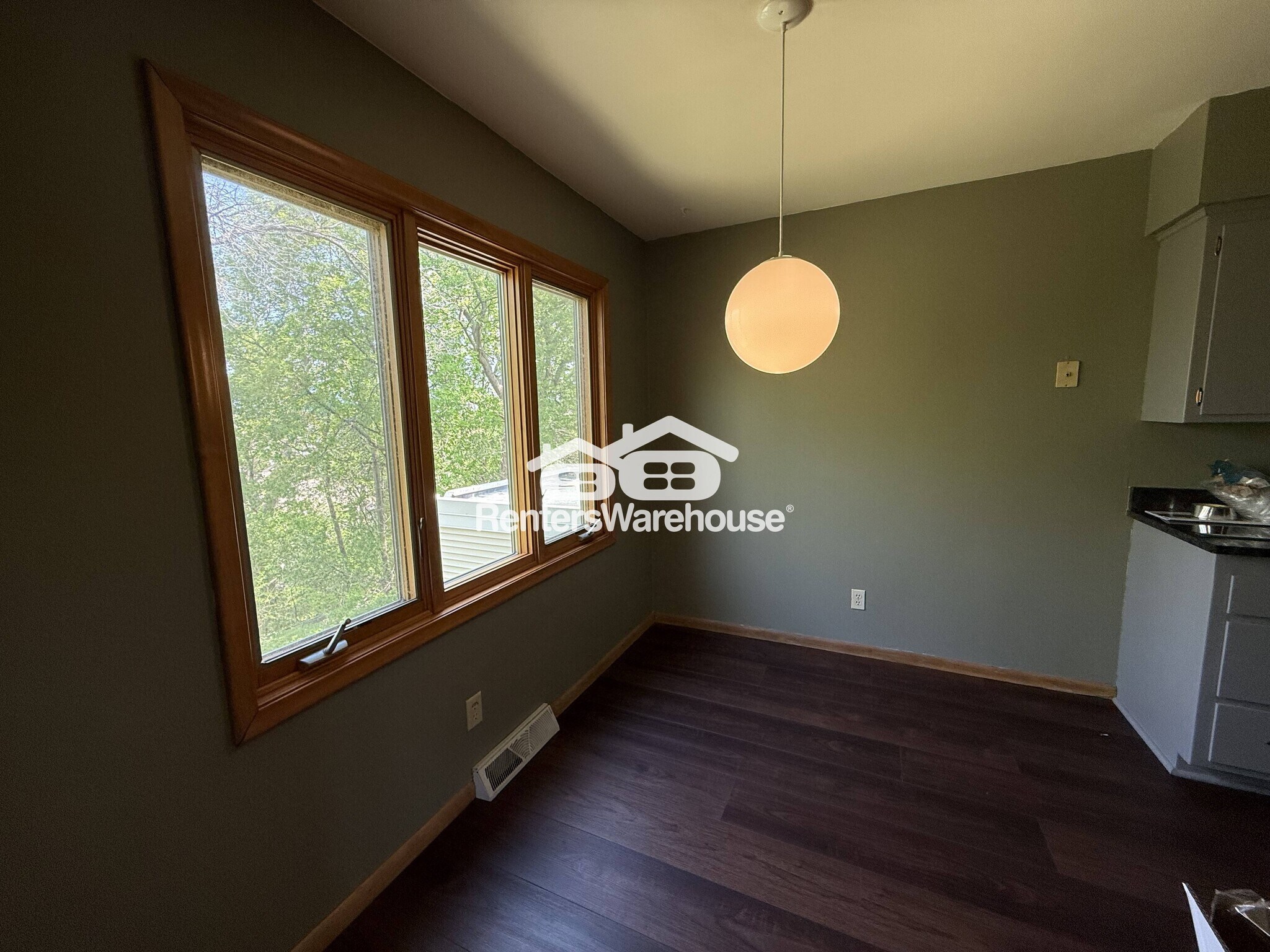 Building Photo - 405 Monroe Pl