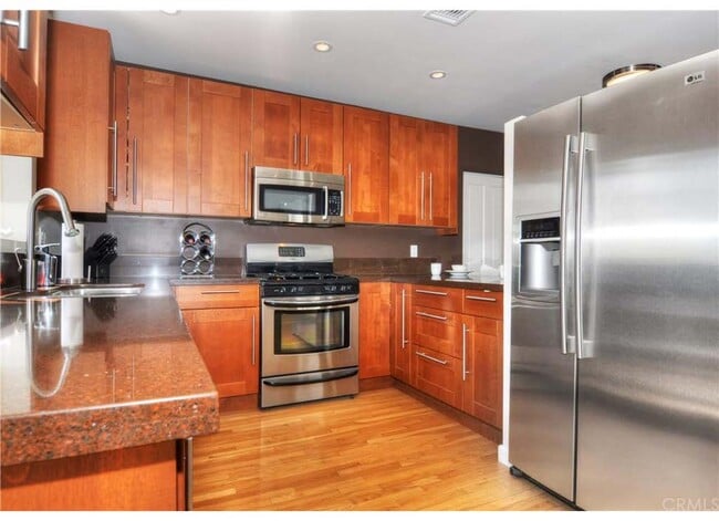 Building Photo - 1224 S Orange Dr
