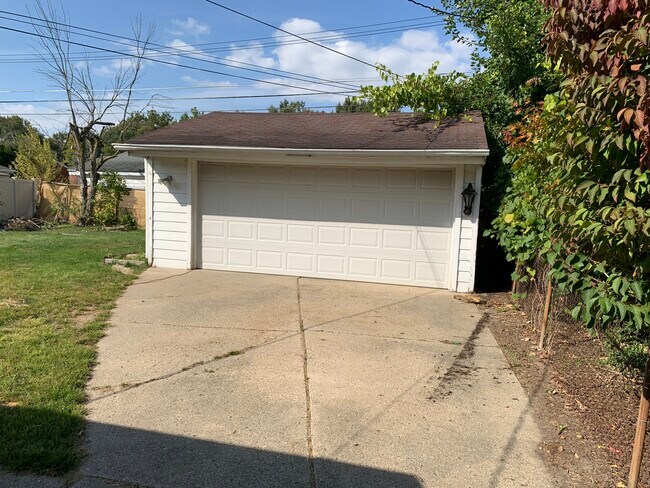 Building Photo - 30948 Orangelawn St