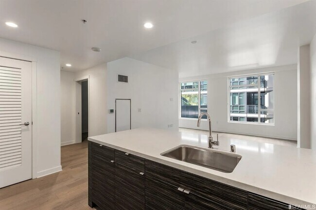 Building Photo - 1688 Pine St