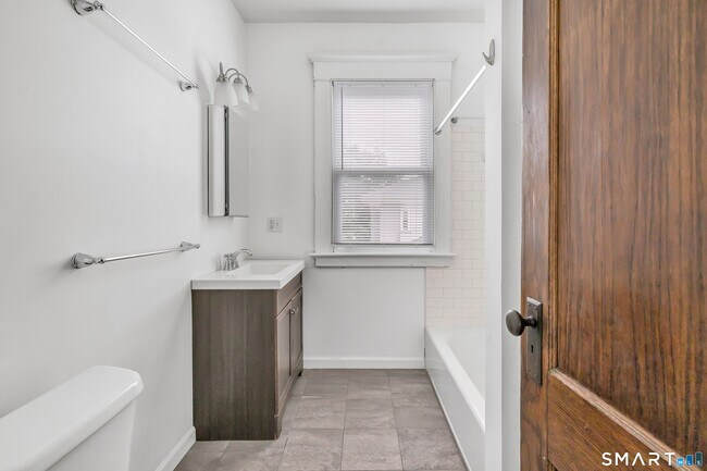 Building Photo - 66 Brownell St