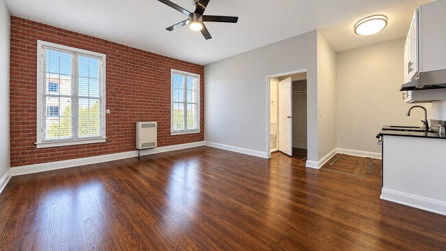 Building Photo - 326 Normandie Ave