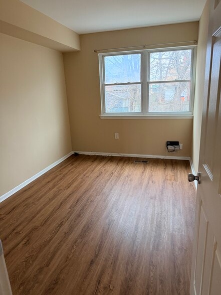 Bedroom - 8836 Cottage St