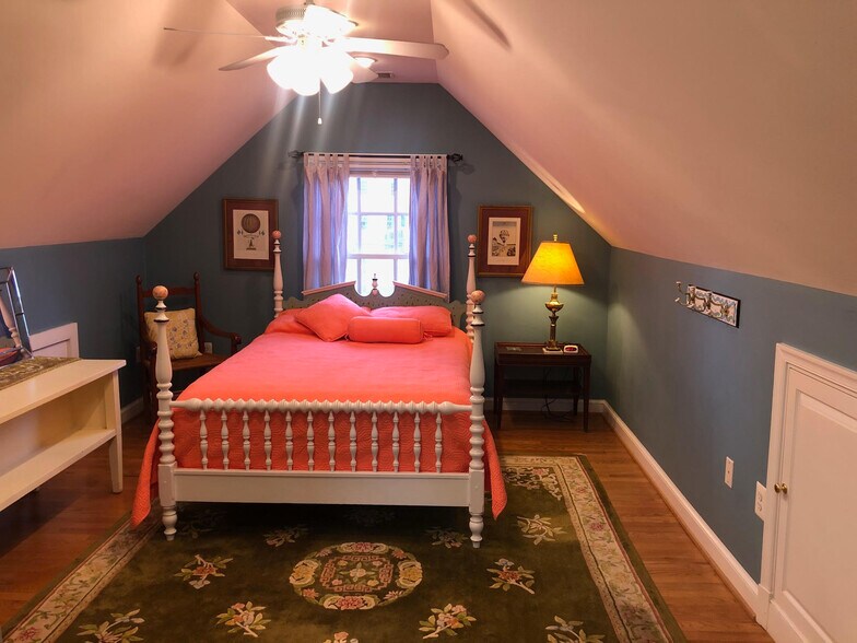 Building Photo - 5804 Searl Ter