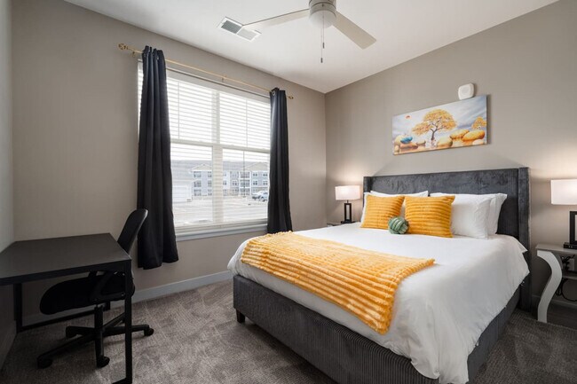 Building Photo - 5825 Sunset Wy