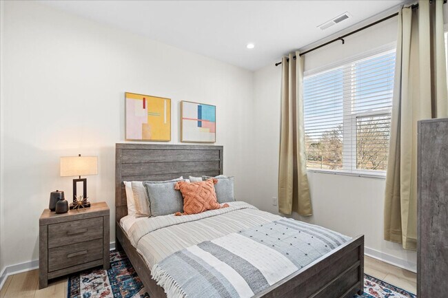 Building Photo - 1319 Anderson St