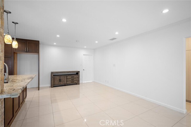 Building Photo - 8337 Valecrest Dr