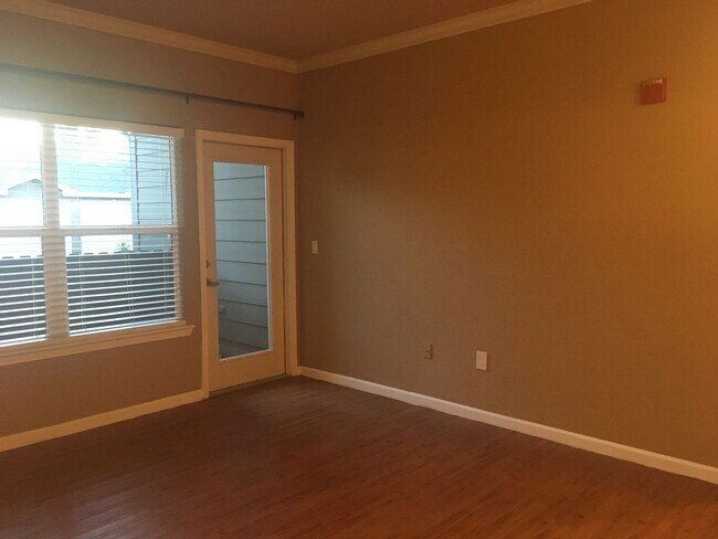 Building Photo - 2 Bedroom, 2 Bath Unit in the Bridgefield Condominiums Community, in Antelope.
