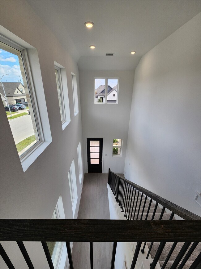 Building Photo - 5827 Linda Cv Ln