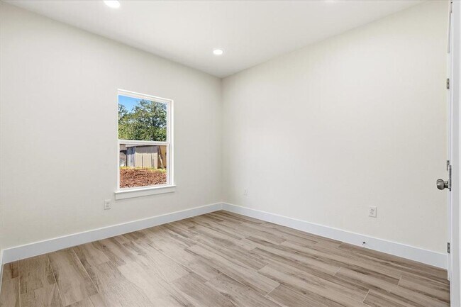 Building Photo - 109 Clear Spring St