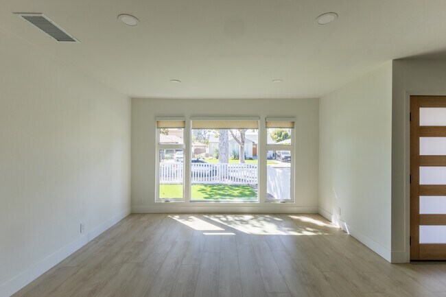 Building Photo - 17601 Hamlin St