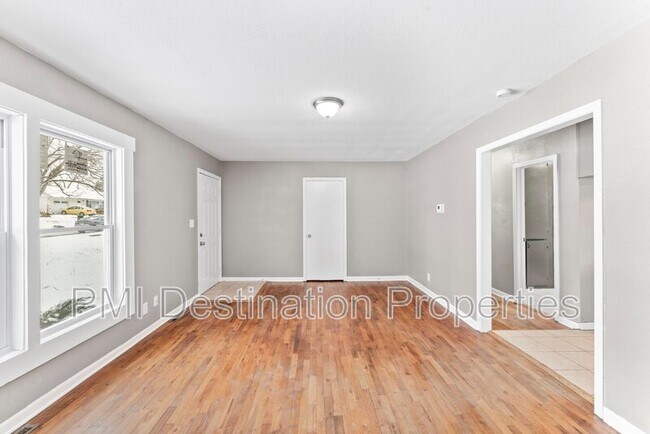 Building Photo - 1503 W 21st Terrace