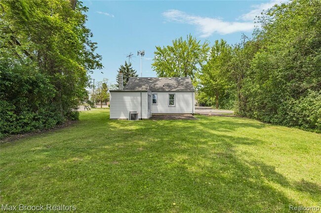 Building Photo - 31291 Rexwood St