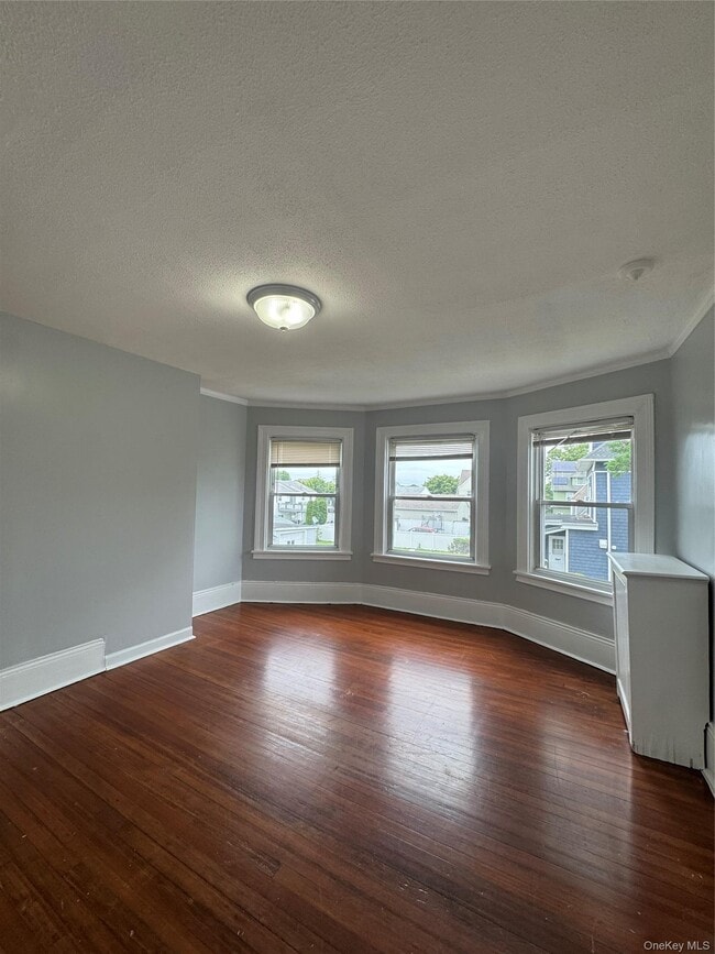 Building Photo - 210 Elm St