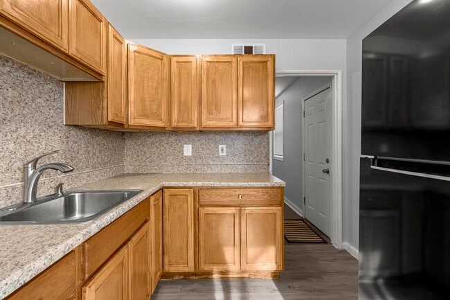 Building Photo - 24126 Dartmouth St