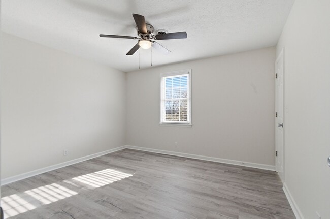 Building Photo - 212 Old Columbia Rd