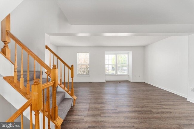 Building Photo - 7102 Finch Ln