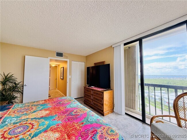 Building Photo - 9500 S Ocean Dr