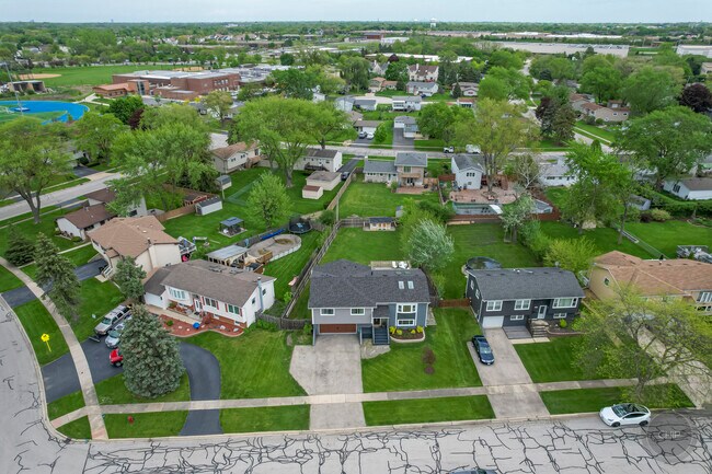 Building Photo - 7215 Larchwood Ln