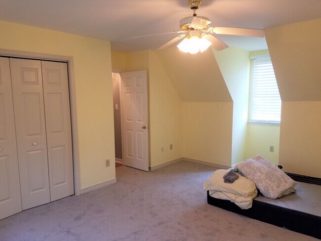 Building Photo - 4 bed room home in Midlothian with fenced rear yard