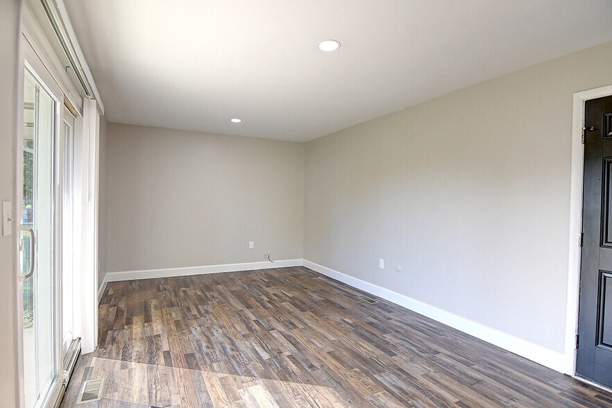 Building Photo - 2306 Southlea Dr