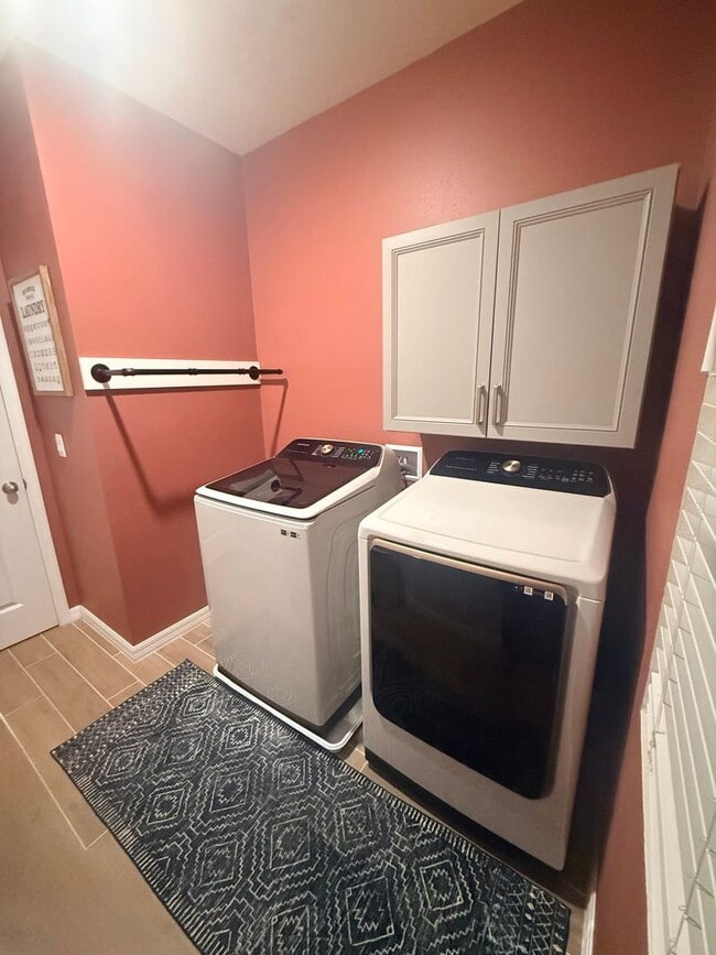 Building Photo - 4 Bedroom/3 Bath two-story home in Arbor Greens