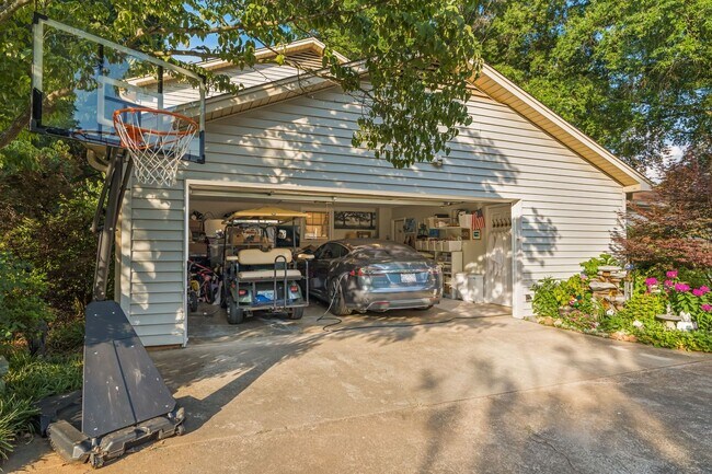 Building Photo - 4BR Golf Course Home in Bermuda Run with EV Charger