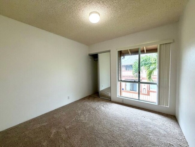 Building Photo - Ewa Beach - Palm Villas II: 2 Bed 1-1/2 Bath Townhouse w/ 2 Parking