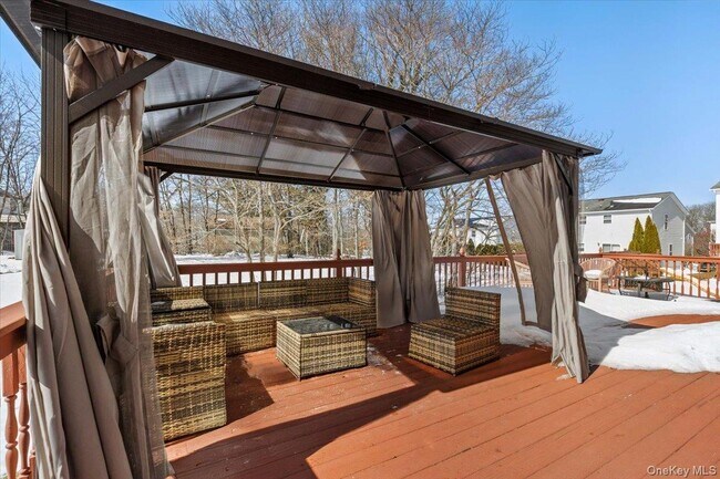 Building Photo - 44 Greenvale Cir