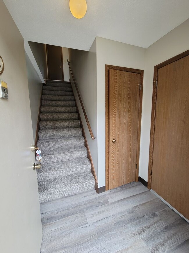 Building Photo - Near Med Center 2 Bedroom, 1.5 Bathroom Townhouse Available 8/5/26