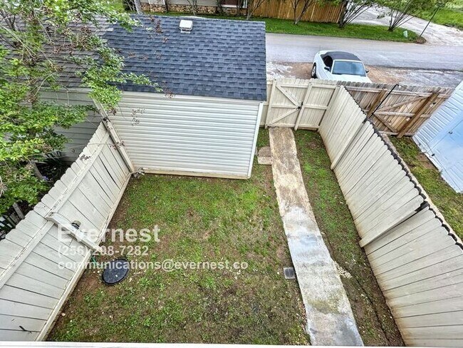 Building Photo - 2-Bedroom Home with Modern Amenities Near ...