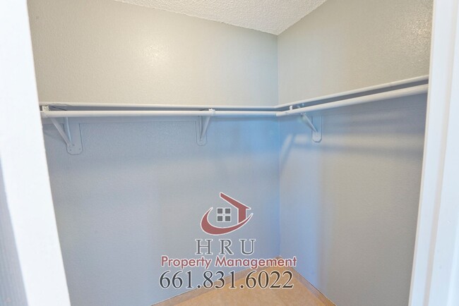 Building Photo - SW- 3 bed/ 2 bath house