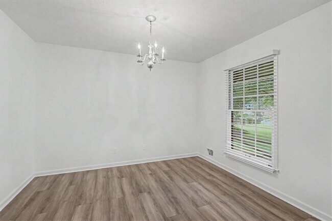 Building Photo - 2985 Fredrick Dr