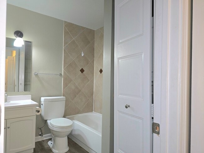 Building Photo - 310 Russet Way