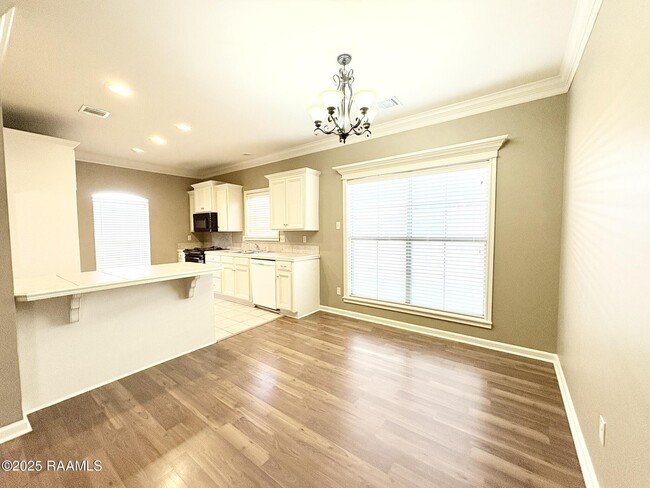 Building Photo - 121 Troubadore Dr