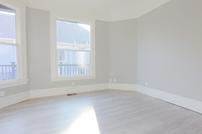 Building Photo - 3215 Telegraph Ave