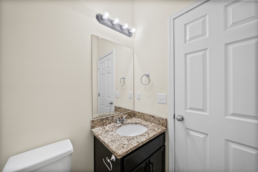 Building Photo - 109 Holland Dr