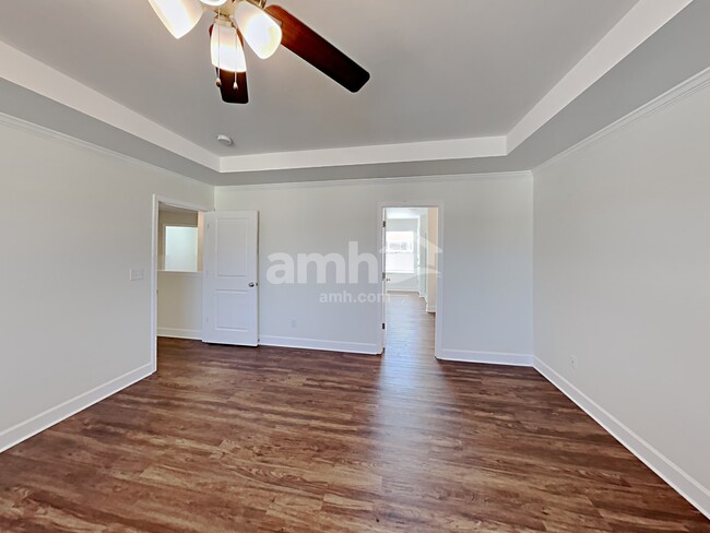 Building Photo - 950 Colonnade Dr