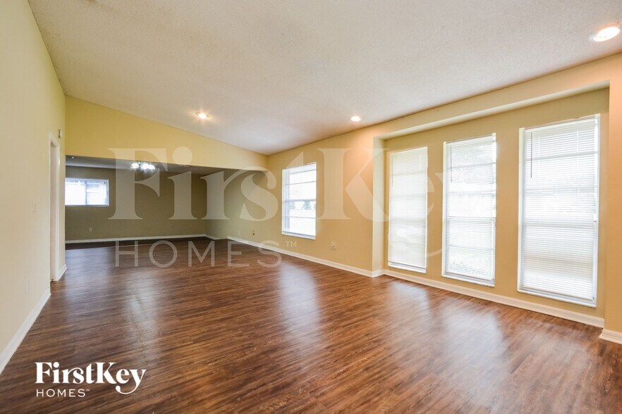 Building Photo - 2207 Pipestone Ct