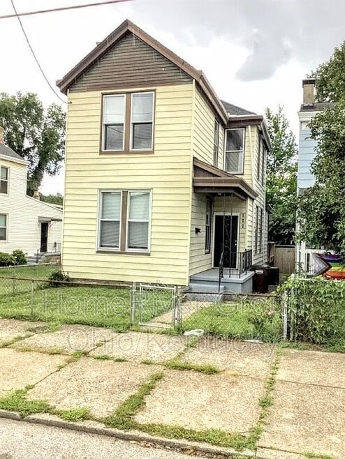 Building Photo - 122 Ash St