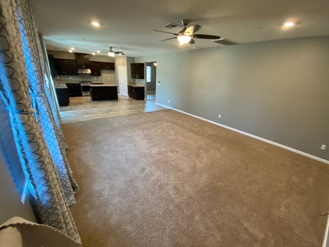 Building Photo - Beautiful home in desirable neighborhood for rent in Visalia CA