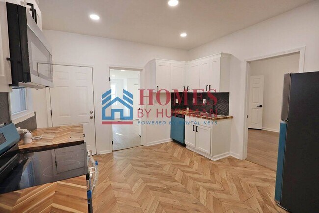 Building Photo - 910 Harriet St