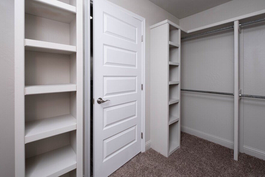 Building Photo - 2007 7th Ave